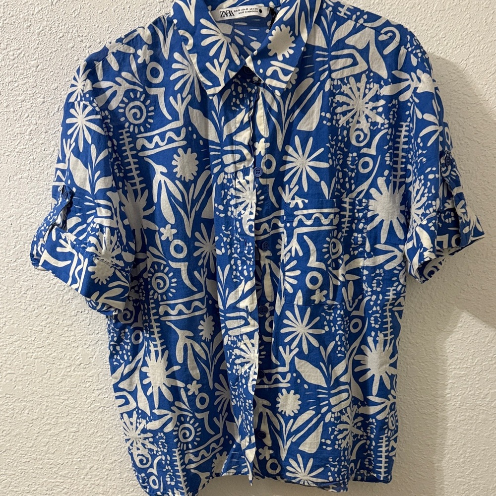 Zara women's Shirt with Blue and White Floral Design